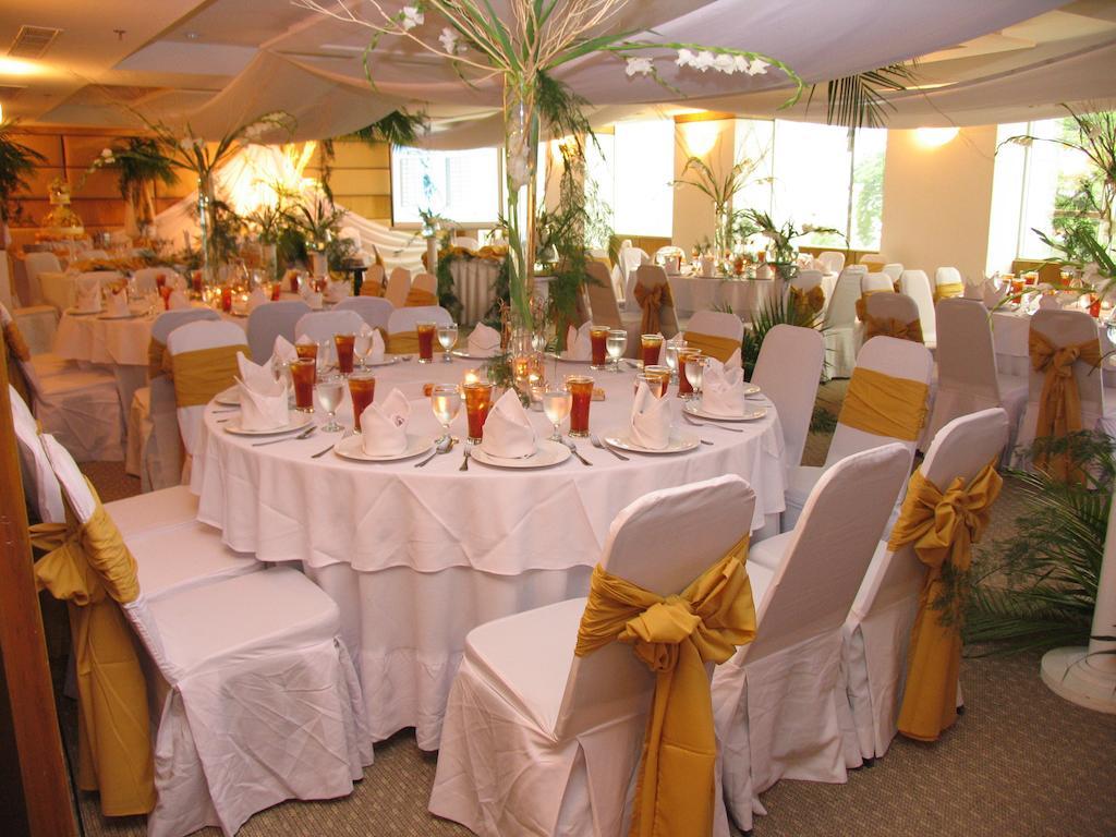 Crown Regency Hotel & Towers Cebu Exterior foto